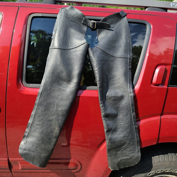 US Chaps & Saddlebags Cape Cod Mass Leather Chaps - Picture 1 of 8